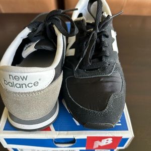 New Balance 420 Classics Black White and Gray size 8